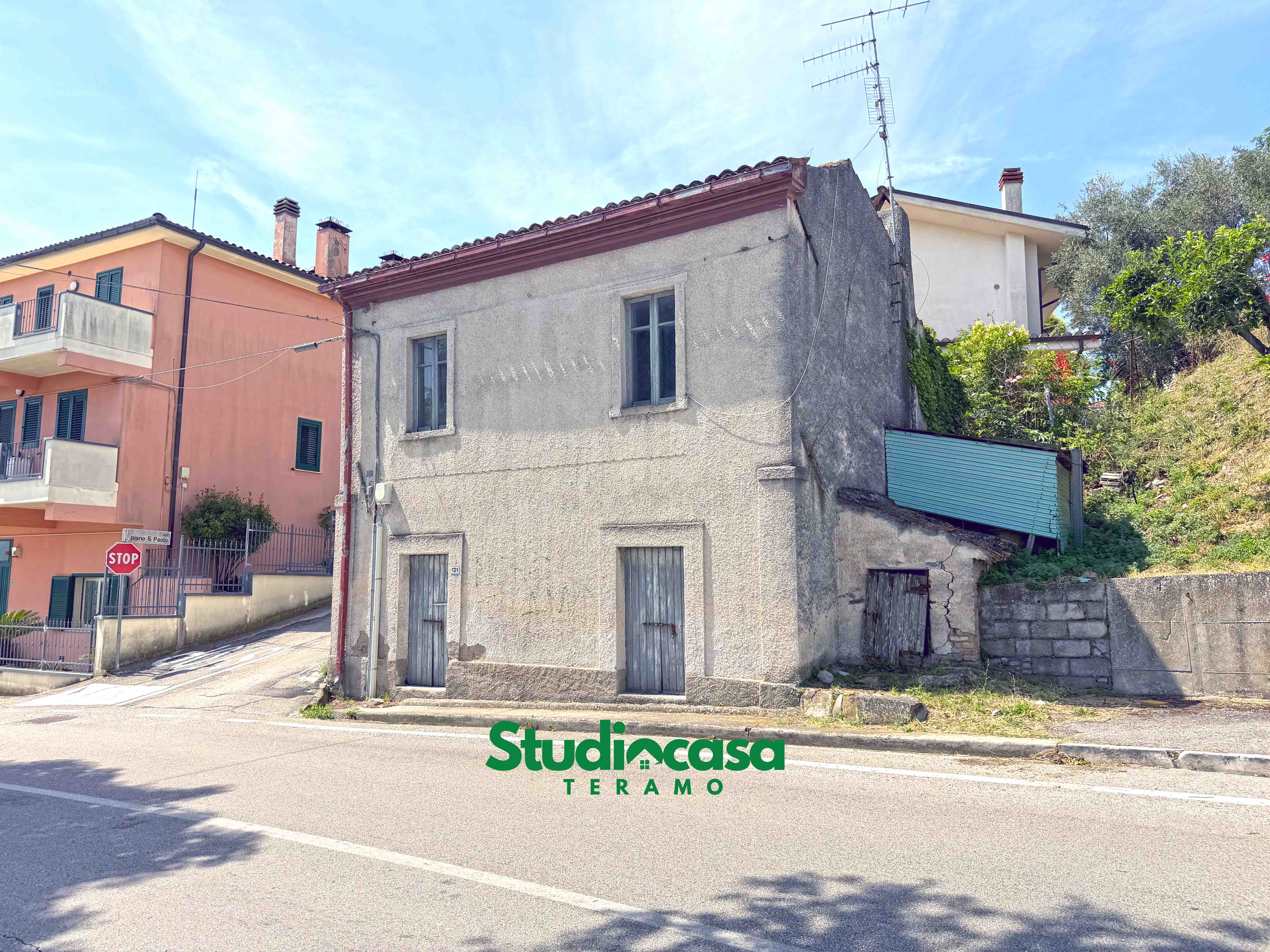 Abitazione terra-tetto, Notaresco.