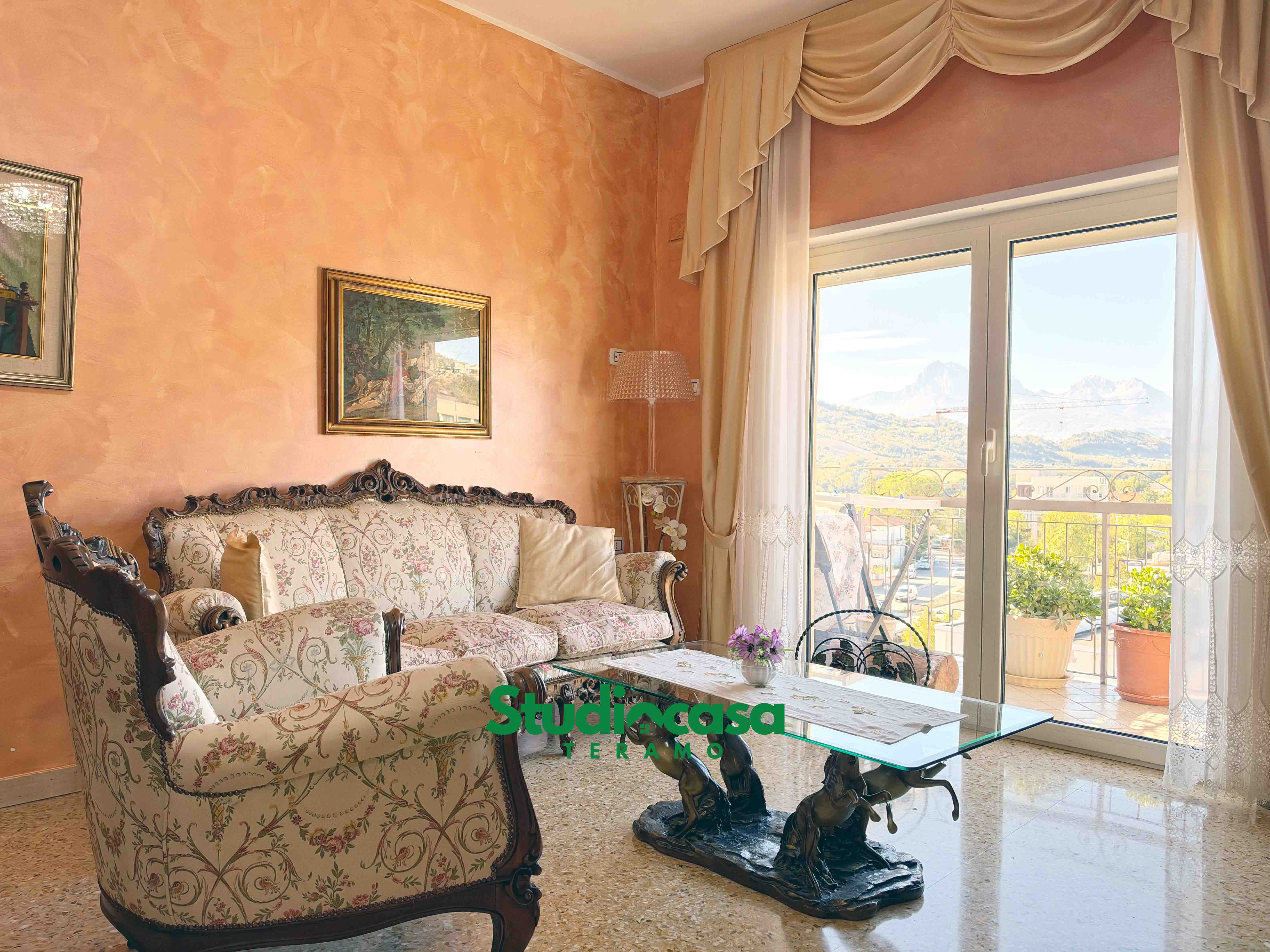 Appartamento tre camere, Via Cona