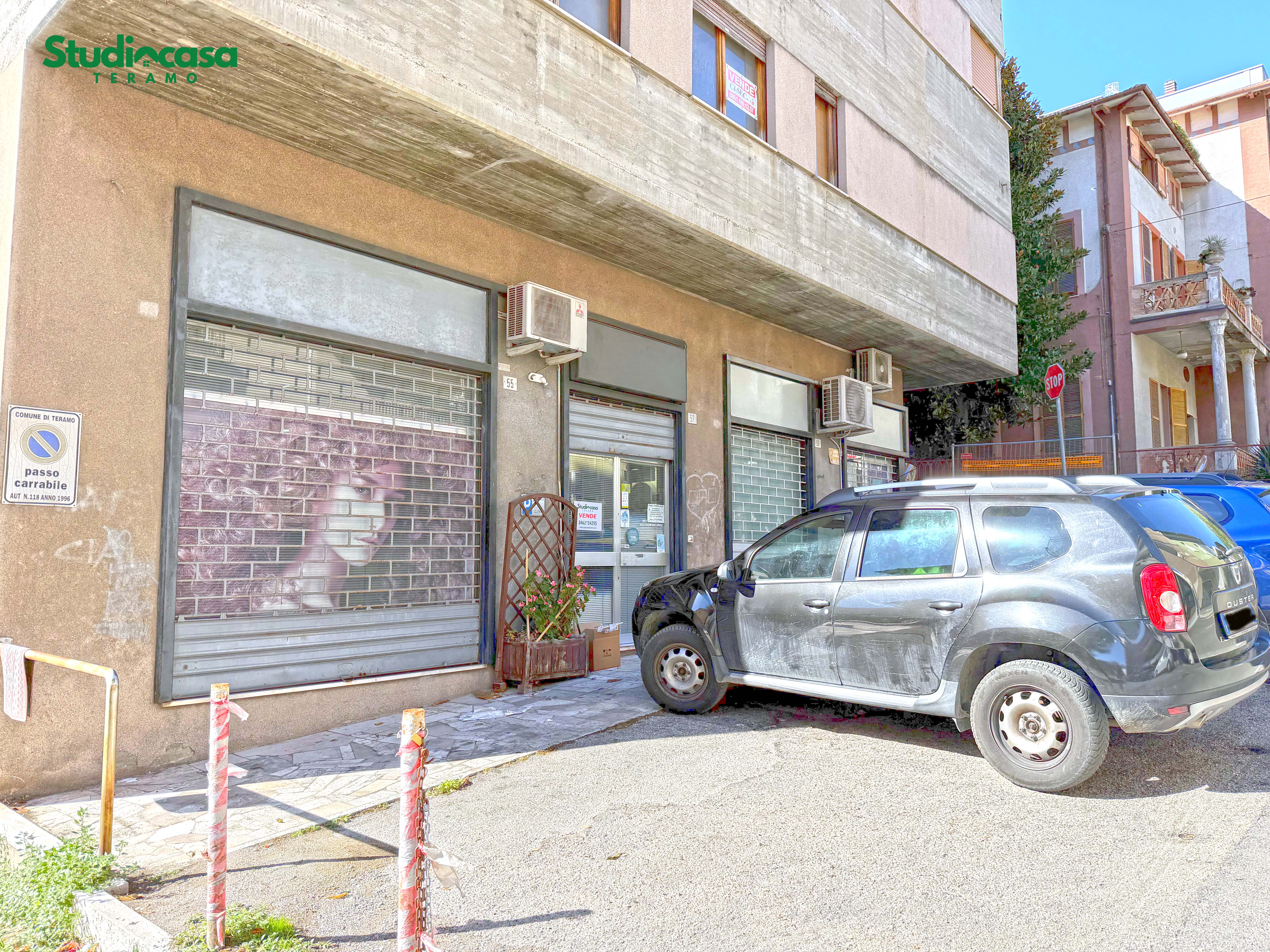 Locale commerciale, Via Luigi Cadorna.